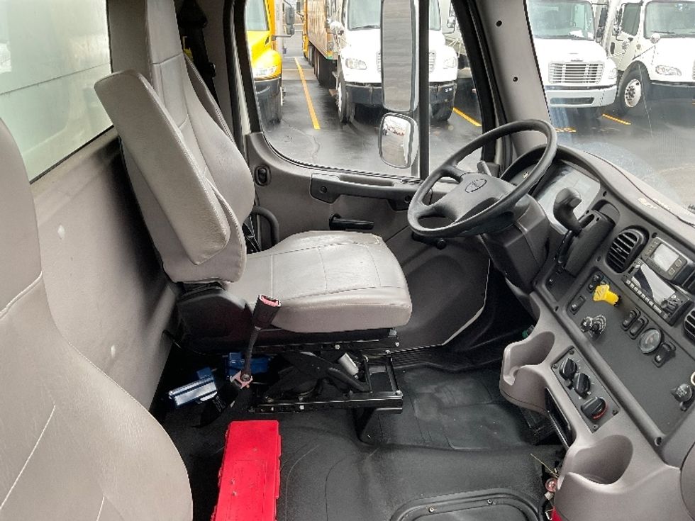 Medium Duty Box Truck-Light and Medium Duty Trucks-Freightliner-2022-M2-Indianapolis-IN-109,173\n\t\tmiles-$ 75,000 - Image 22