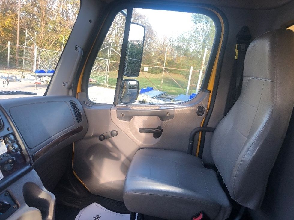 Medium Duty Box Truck-Light and Medium Duty Trucks-Freightliner-2022-M2-Indianapolis-IN-109,442\n\t\tmiles-$ 80,250 - Image 19