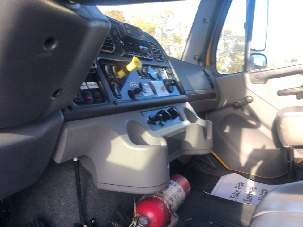 Medium Duty Box Truck-Light and Medium Duty Trucks-Freightliner-2022-M2-Indianapolis-IN-109,442\n\t\tmiles-$ 80,250 - Image 25