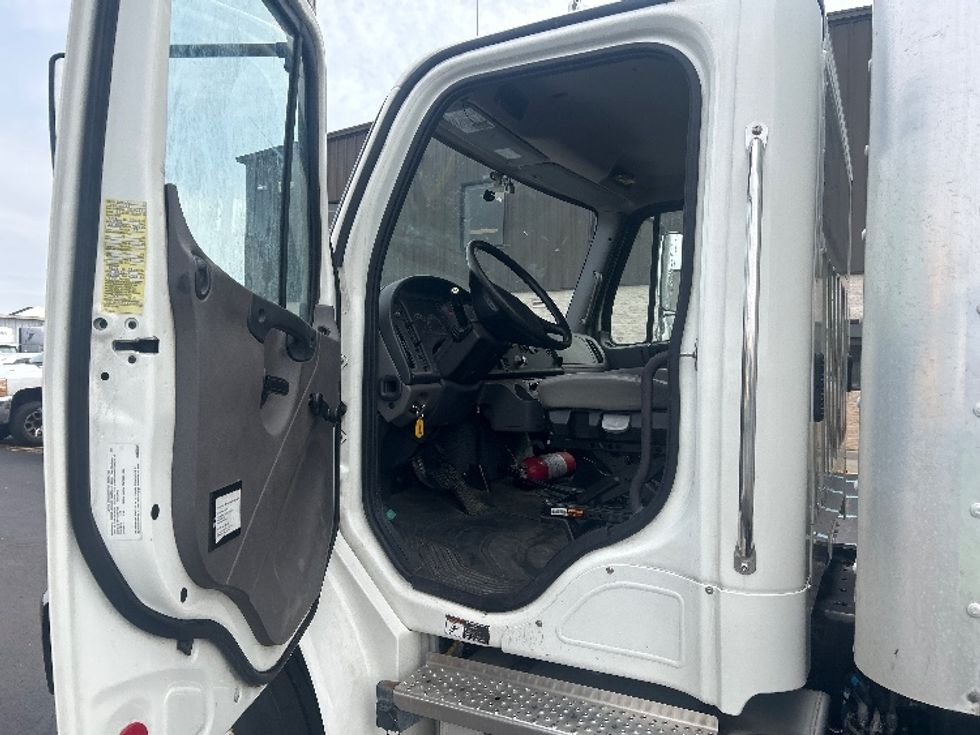 Medium Duty Box Truck-Light and Medium Duty Trucks-Freightliner-2022-M2-Indianapolis-IN-109,538\n\t\tmiles-$ 71,500 - Image 16