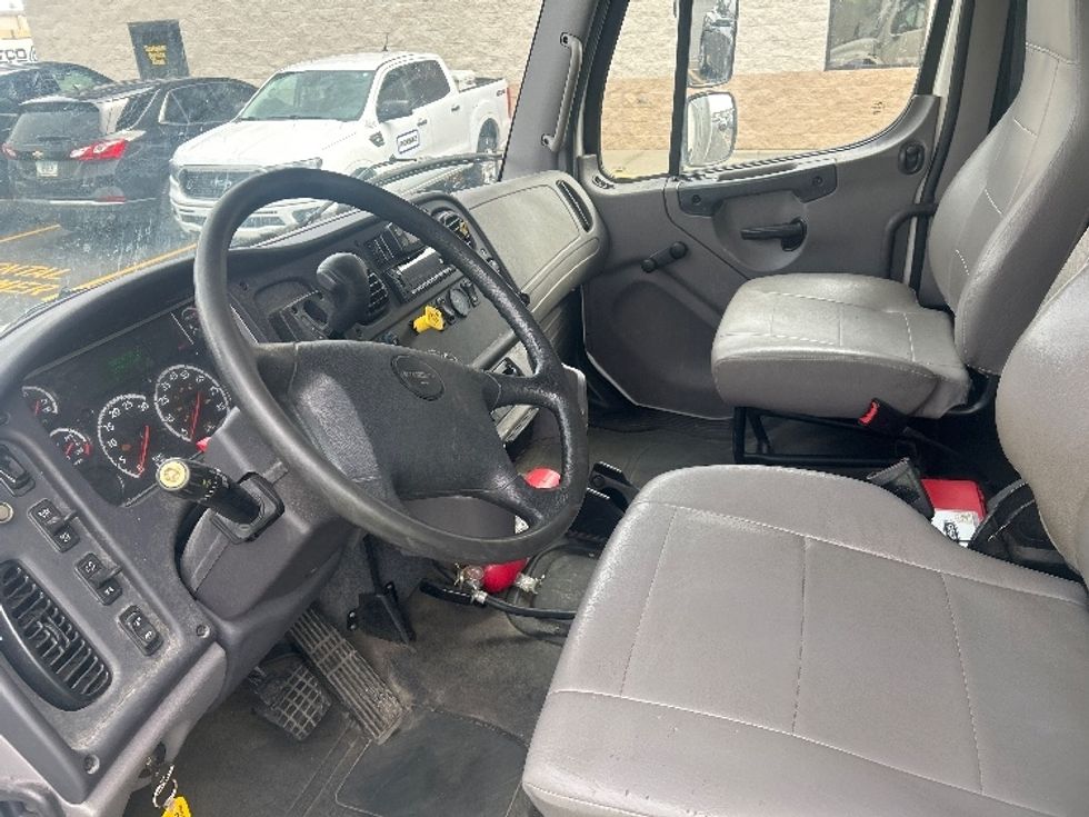 Medium Duty Box Truck-Light and Medium Duty Trucks-Freightliner-2022-M2-Indianapolis-IN-109,538\n\t\tmiles-$ 71,500 - Image 17