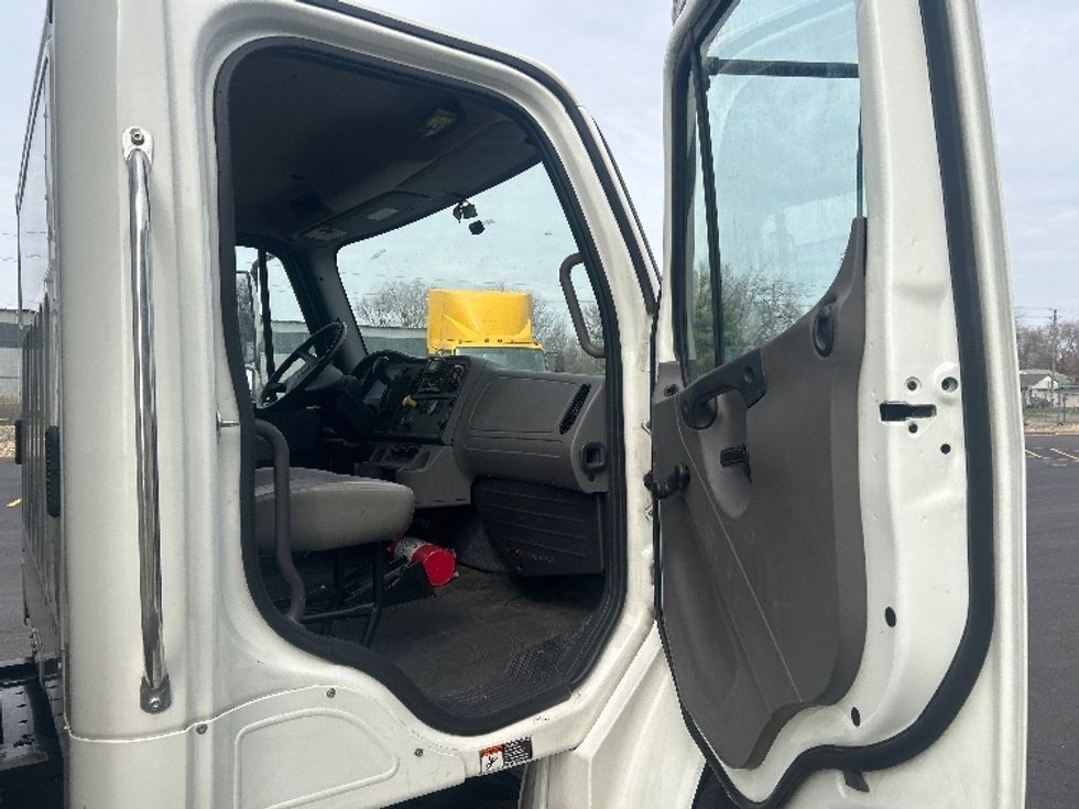 Medium Duty Box Truck-Light and Medium Duty Trucks-Freightliner-2022-M2-Indianapolis-IN-109,538\n\t\tmiles-$ 71,500 - Image 20