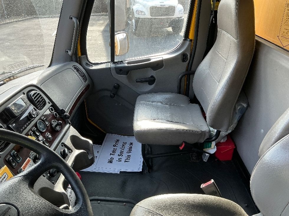 Medium Duty Box Truck-Light and Medium Duty Trucks-Freightliner-2022-M2-Indianapolis-IN-126,176\n\t\tmiles-$ 72,500 - Image 16