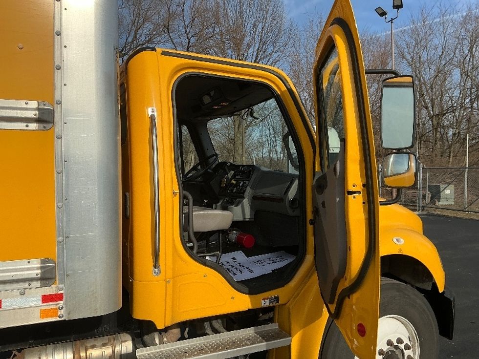 Medium Duty Box Truck-Light and Medium Duty Trucks-Freightliner-2022-M2-Indianapolis-IN-126,176\n\t\tmiles-$ 72,500 - Image 17