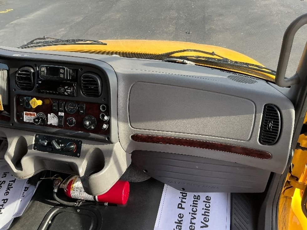 Medium Duty Box Truck-Light and Medium Duty Trucks-Freightliner-2022-M2-Indianapolis-IN-126,176\n\t\tmiles-$ 72,500 - Image 18