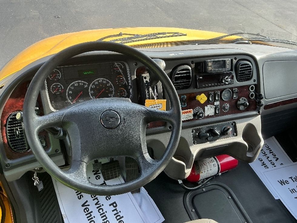 Medium Duty Box Truck-Light and Medium Duty Trucks-Freightliner-2022-M2-Indianapolis-IN-126,176\n\t\tmiles-$ 72,500 - Image 22