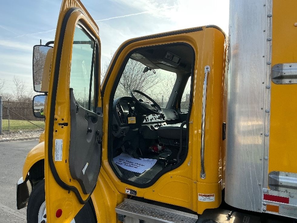 Medium Duty Box Truck-Light and Medium Duty Trucks-Freightliner-2022-M2-Indianapolis-IN-126,176\n\t\tmiles-$ 72,500 - Image 23