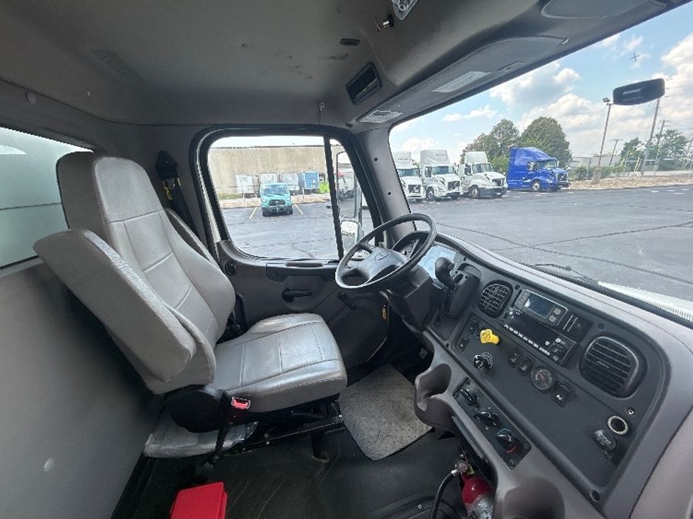 Medium Duty Box Truck-Light and Medium Duty Trucks-Freightliner-2022-M2-Indianapolis-IN-133,179\n\t\tmiles-$ 75,000 - Image 22