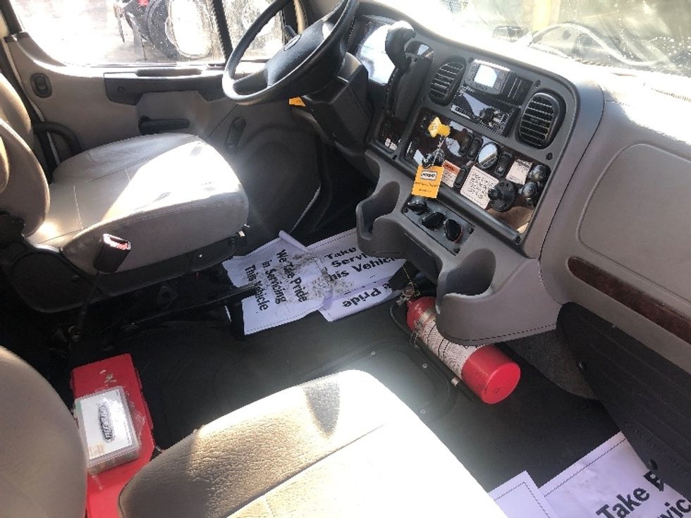 Medium Duty Box Truck-Light and Medium Duty Trucks-Freightliner-2022-M2-Indianapolis-IN-143,498\n\t\tmiles-$ 70,250 - Image 22