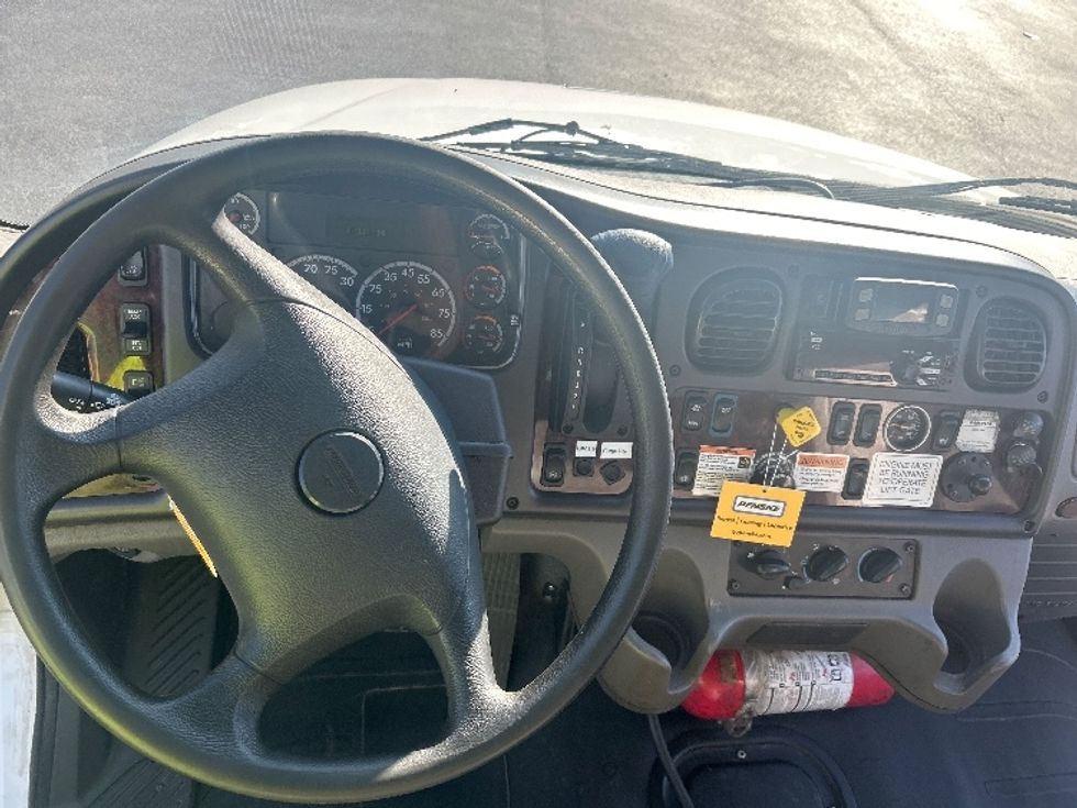 Medium Duty Box Truck-Light and Medium Duty Trucks-Freightliner-2022-M2-Indianapolis-IN-154,093\n\t\tmiles-$ 67,250 - Image 17