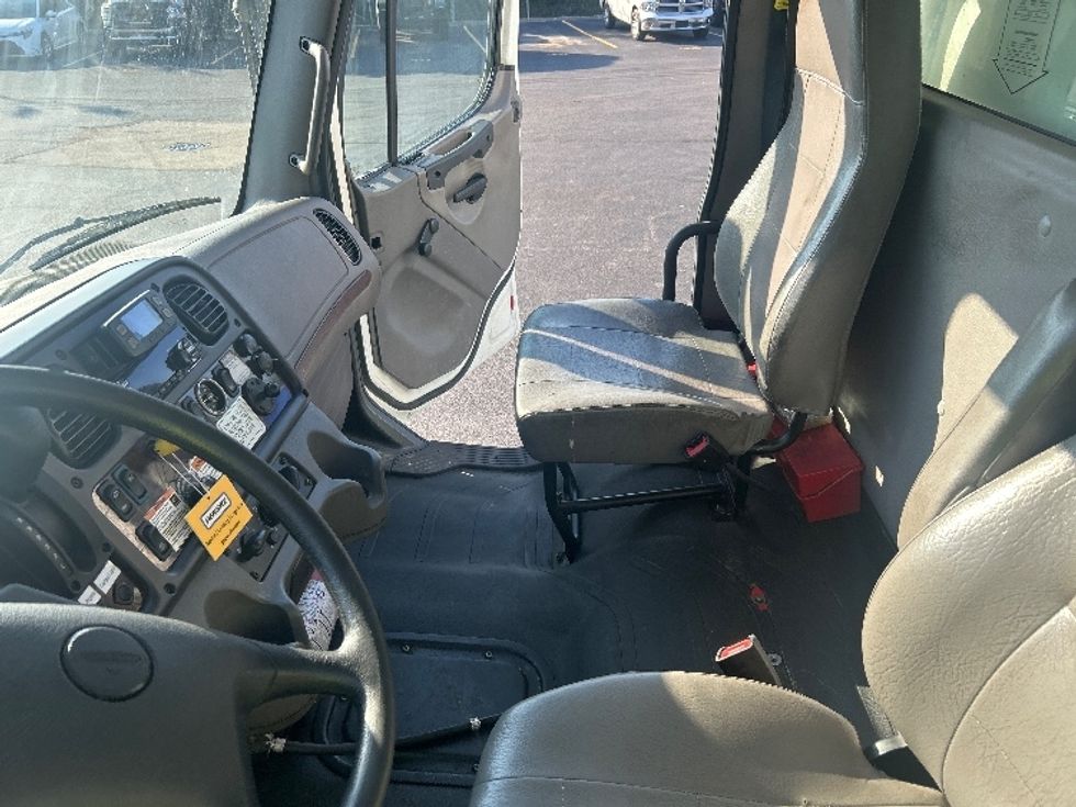 Medium Duty Box Truck-Light and Medium Duty Trucks-Freightliner-2022-M2-Indianapolis-IN-154,093\n\t\tmiles-$ 67,250 - Image 18