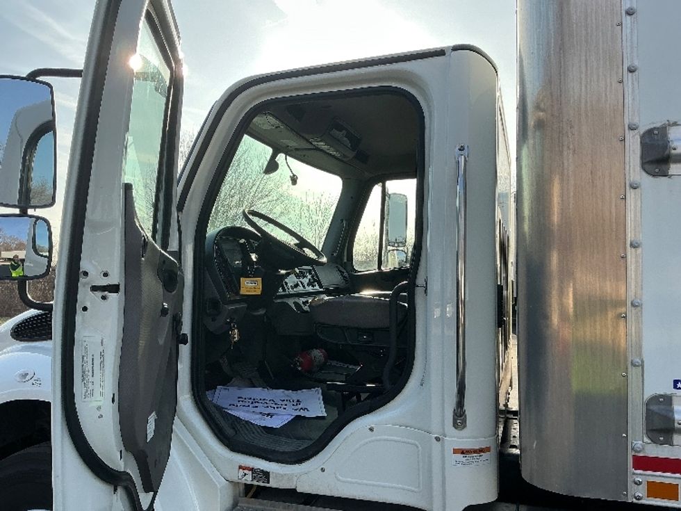 Medium Duty Box Truck-Light and Medium Duty Trucks-Freightliner-2022-M2-Indianapolis-IN-165,431\n\t\tmiles-$ 66,750 - Image 16