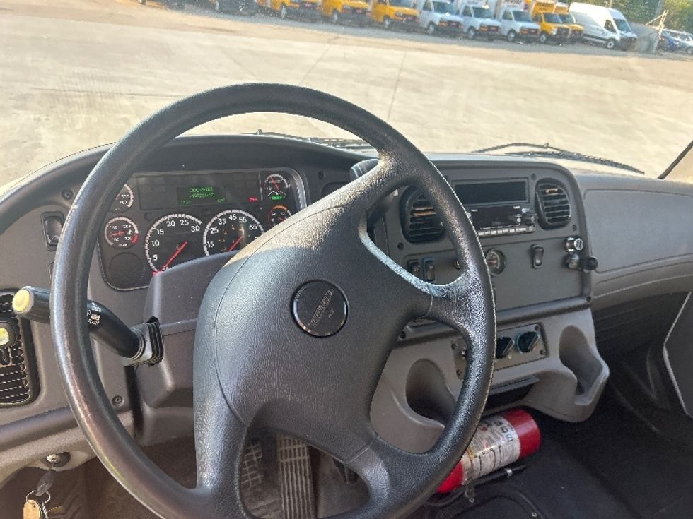 Medium Duty Box Truck-Light and Medium Duty Trucks-Freightliner-2022-M2-Indianapolis-IN-249,790\n\t\tmiles-$ 44,750 - Image 17