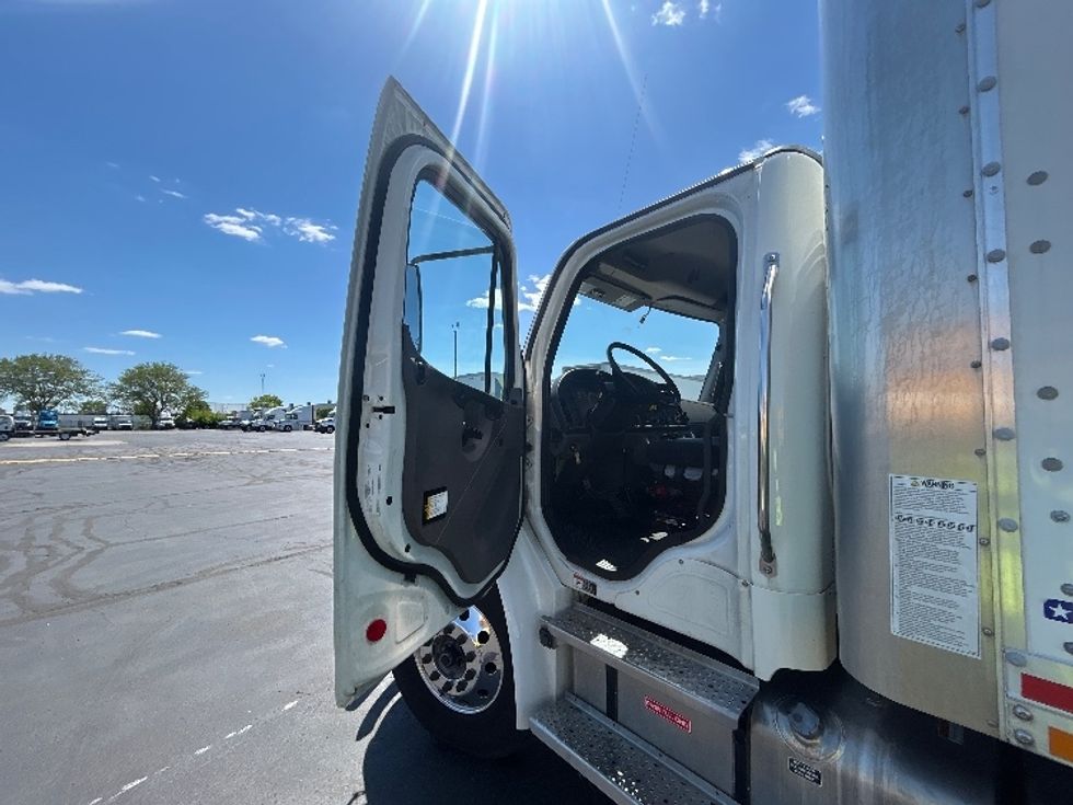 Medium Duty Box Truck-Light and Medium Duty Trucks-Freightliner-2022-M2-Indianapolis-IN-251,479\n\t\tmiles-$ 39,750 - Image 15