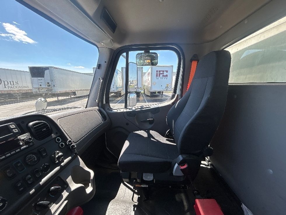 Medium Duty Box Truck-Light and Medium Duty Trucks-Freightliner-2022-M2-Indianapolis-IN-251,479\n\t\tmiles-$ 39,750 - Image 18