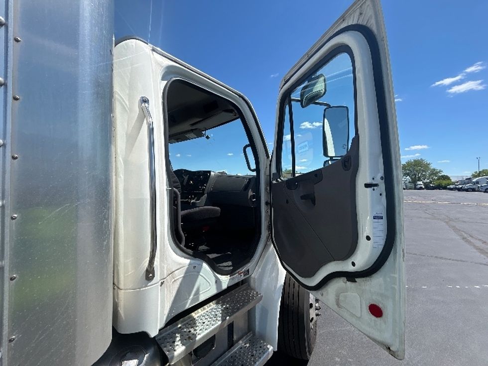 Medium Duty Box Truck-Light and Medium Duty Trucks-Freightliner-2022-M2-Indianapolis-IN-251,479\n\t\tmiles-$ 39,750 - Image 19