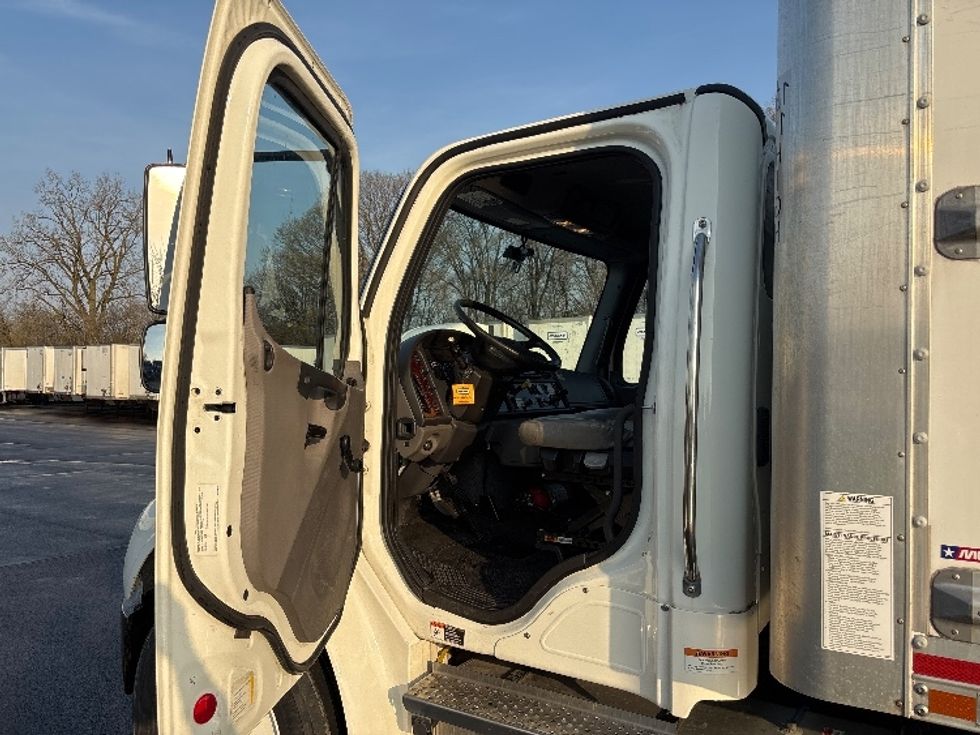 Medium Duty Box Truck-Light and Medium Duty Trucks-Freightliner-2022-M2-Indianapolis-IN-88,113\n\t\tmiles-$ 79,000 - Image 16