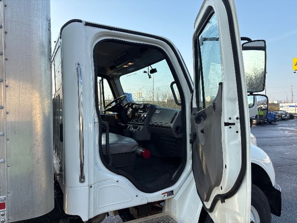 Medium Duty Box Truck-Light and Medium Duty Trucks-Freightliner-2022-M2-Indianapolis-IN-88,113\n\t\tmiles-$ 79,000 - Image 20
