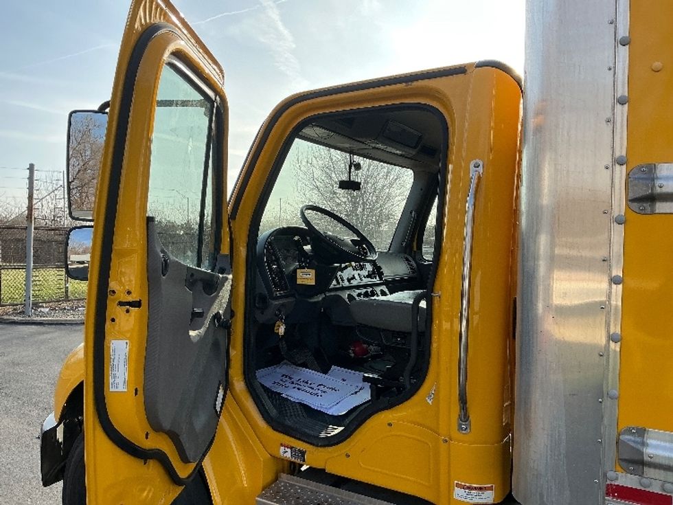 Medium Duty Box Truck-Light and Medium Duty Trucks-Freightliner-2022-M2-Indianapolis-IN-93,469\n\t\tmiles-$ 78,000 - Image 16