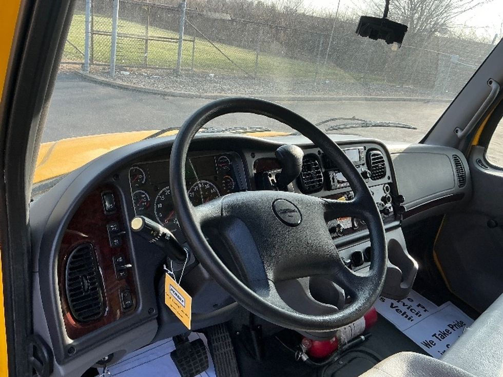 Medium Duty Box Truck-Light and Medium Duty Trucks-Freightliner-2022-M2-Indianapolis-IN-93,469\n\t\tmiles-$ 78,000 - Image 17