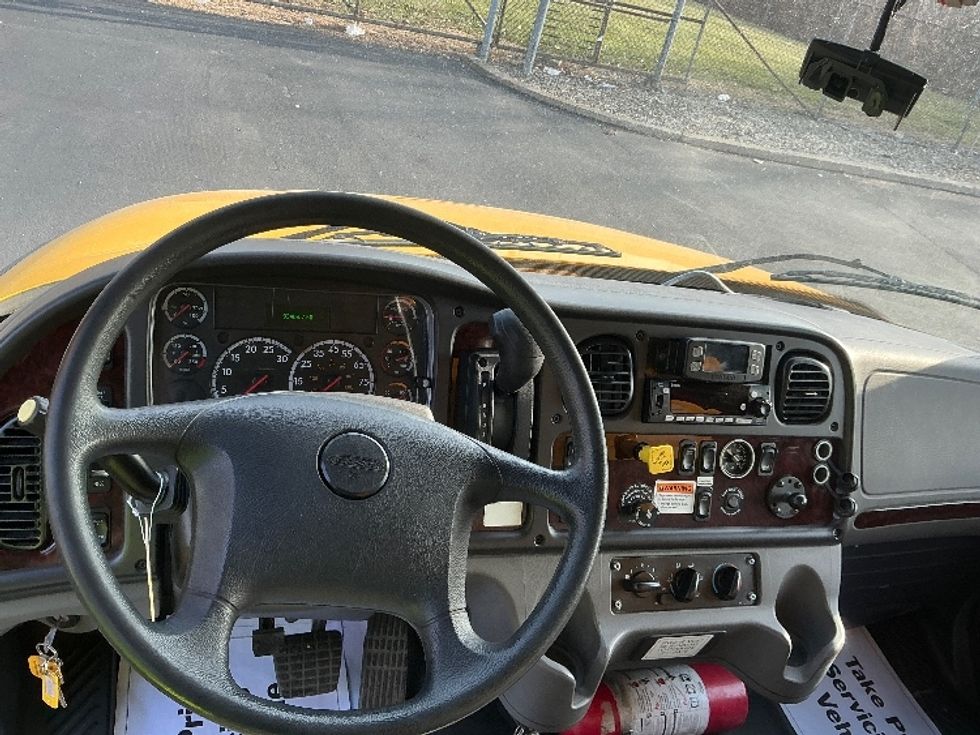 Medium Duty Box Truck-Light and Medium Duty Trucks-Freightliner-2022-M2-Indianapolis-IN-93,469\n\t\tmiles-$ 78,000 - Image 18