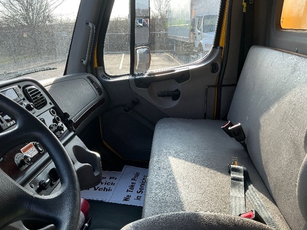 Medium Duty Box Truck-Light and Medium Duty Trucks-Freightliner-2022-M2-Indianapolis-IN-93,469\n\t\tmiles-$ 78,000 - Image 19