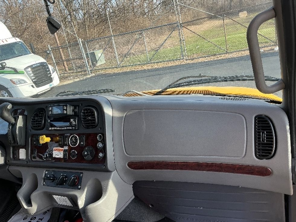 Medium Duty Box Truck-Light and Medium Duty Trucks-Freightliner-2022-M2-Indianapolis-IN-93,469\n\t\tmiles-$ 78,000 - Image 21