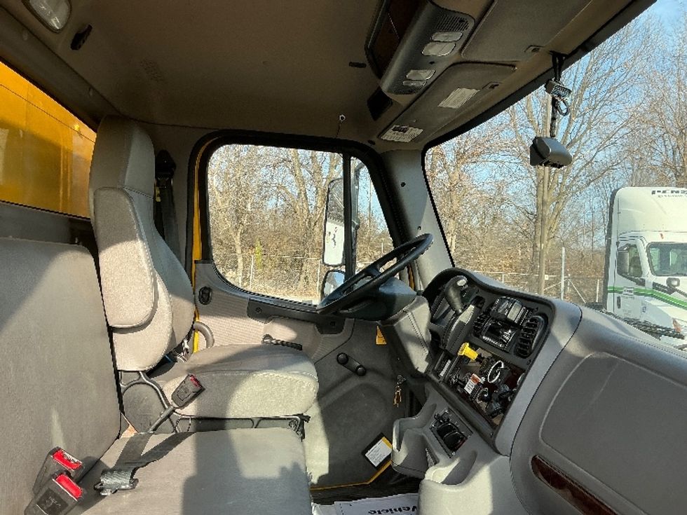 Medium Duty Box Truck-Light and Medium Duty Trucks-Freightliner-2022-M2-Indianapolis-IN-93,469\n\t\tmiles-$ 78,000 - Image 22