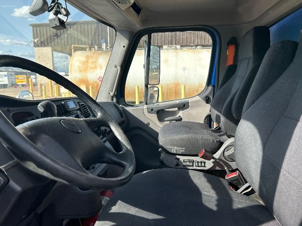 Medium Duty Box Truck-Light and Medium Duty Trucks-Freightliner-2022-M2-Jackson-MS-279,563\n\t\tmiles-$ 39,250 - Image 16