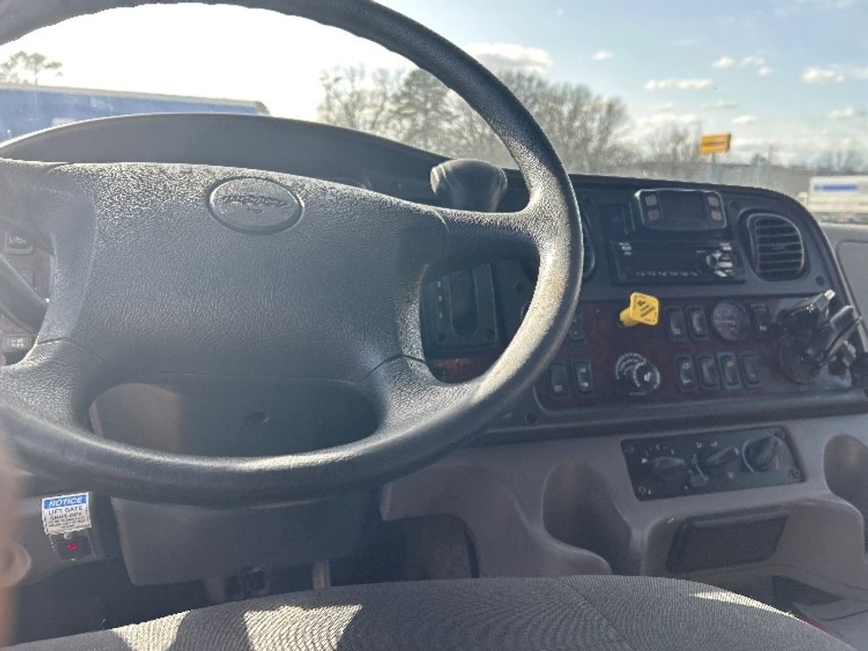 Medium Duty Box Truck-Light and Medium Duty Trucks-Freightliner-2022-M2-Jackson-MS-279,563\n\t\tmiles-$ 39,250 - Image 17