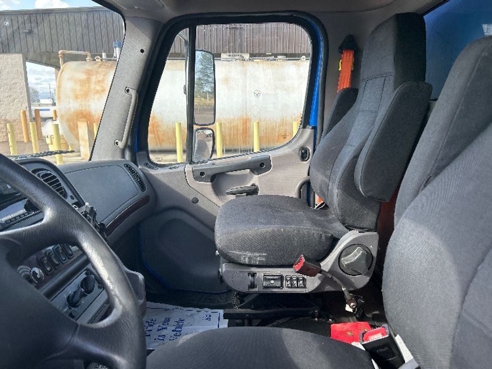 Medium Duty Box Truck-Light and Medium Duty Trucks-Freightliner-2022-M2-Jackson-MS-279,563\n\t\tmiles-$ 39,250 - Image 18