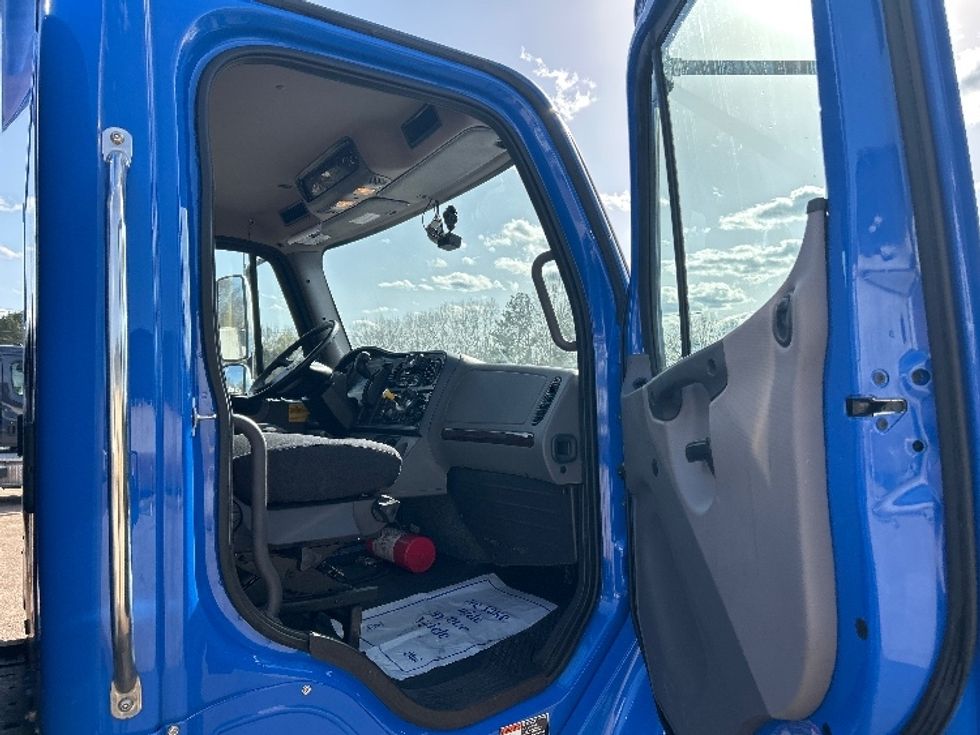 Medium Duty Box Truck-Light and Medium Duty Trucks-Freightliner-2022-M2-Jackson-MS-279,563\n\t\tmiles-$ 39,250 - Image 19