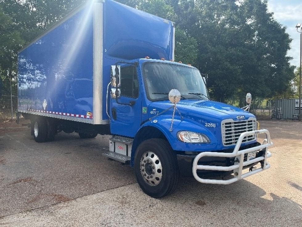 Medium Duty Box Truck-Light and Medium Duty Trucks-Freightliner-2022-M2-Jackson-MS-332,320\n\t\tmiles-$ 30,500 - Image 1