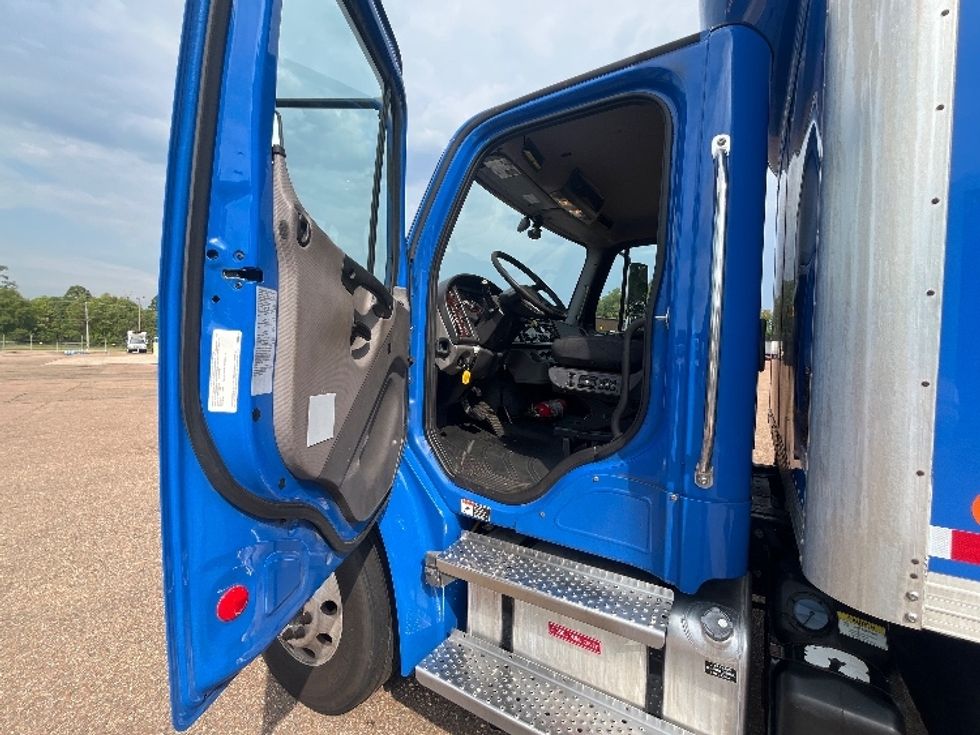 Medium Duty Box Truck-Light and Medium Duty Trucks-Freightliner-2022-M2-Jackson-MS-332,320\n\t\tmiles-$ 30,500 - Image 14