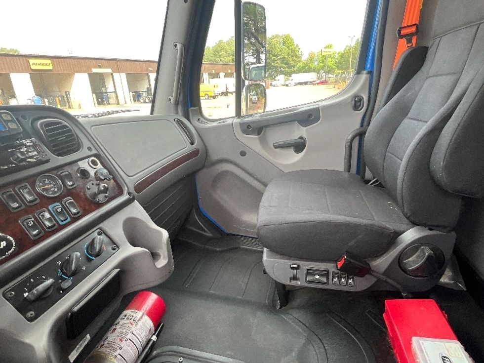 Medium Duty Box Truck-Light and Medium Duty Trucks-Freightliner-2022-M2-Jackson-MS-332,320\n\t\tmiles-$ 30,500 - Image 17