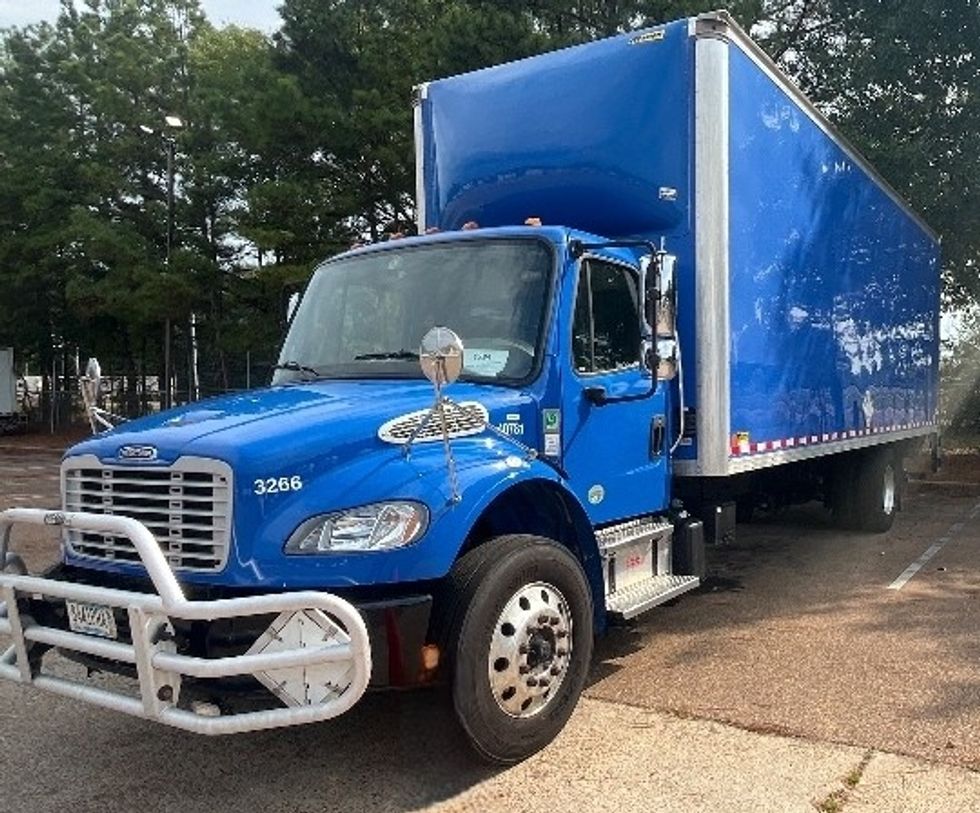Medium Duty Box Truck-Light and Medium Duty Trucks-Freightliner-2022-M2-Jackson-MS-332,320\n\t\tmiles-$ 30,500 - Image 2