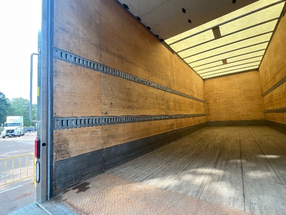 Medium Duty Box Truck-Light and Medium Duty Trucks-Freightliner-2022-M2-Jackson-MS-332,320\n\t\tmiles-$ 30,500 - Image 9
