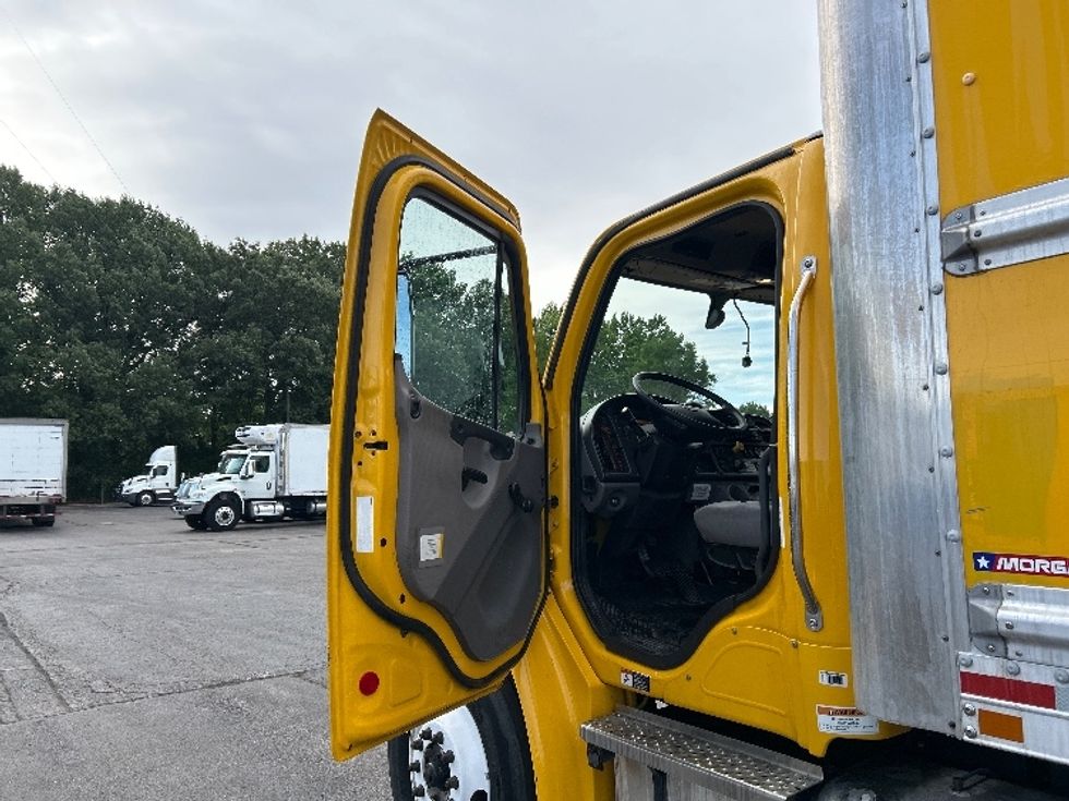 Medium Duty Box Truck-Light and Medium Duty Trucks-Freightliner-2022-M2-Jackson-TN-145,204\n\t\tmiles-$ 68,000 - Image 16