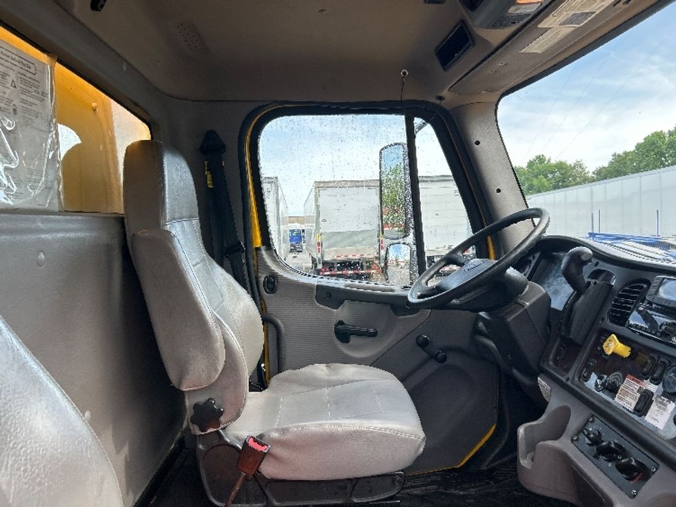 Medium Duty Box Truck-Light and Medium Duty Trucks-Freightliner-2022-M2-Jackson-TN-145,204\n\t\tmiles-$ 68,000 - Image 22