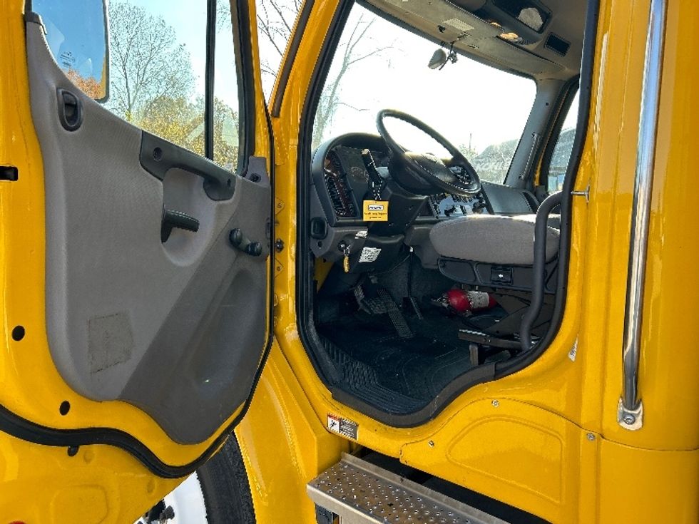 Medium Duty Box Truck-Light and Medium Duty Trucks-Freightliner-2022-M2-Jackson-TN-210,973\n\t\tmiles-$ 58,250 - Image 16