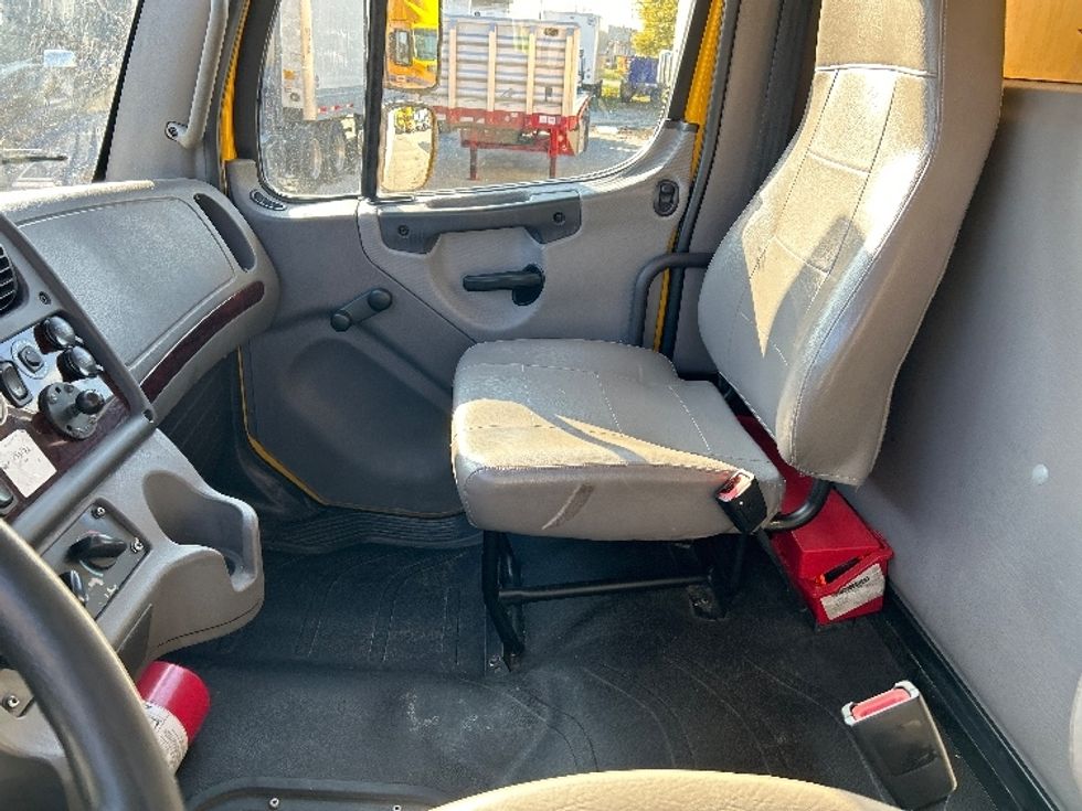 Medium Duty Box Truck-Light and Medium Duty Trucks-Freightliner-2022-M2-Jackson-TN-210,973\n\t\tmiles-$ 58,250 - Image 19