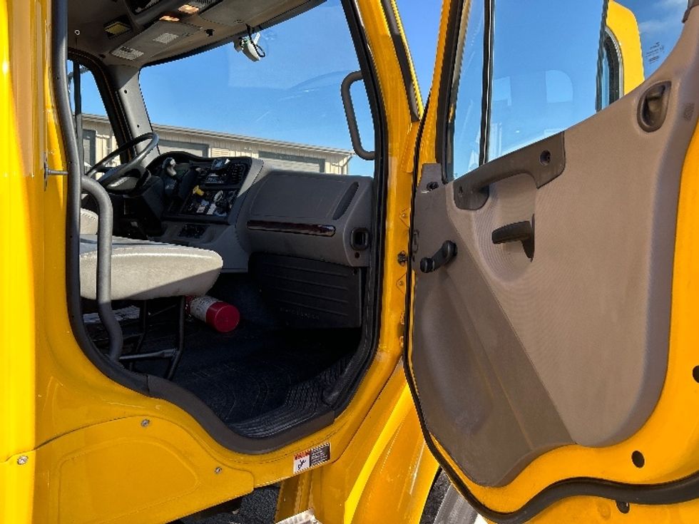 Medium Duty Box Truck-Light and Medium Duty Trucks-Freightliner-2022-M2-Jackson-TN-210,973\n\t\tmiles-$ 58,250 - Image 20