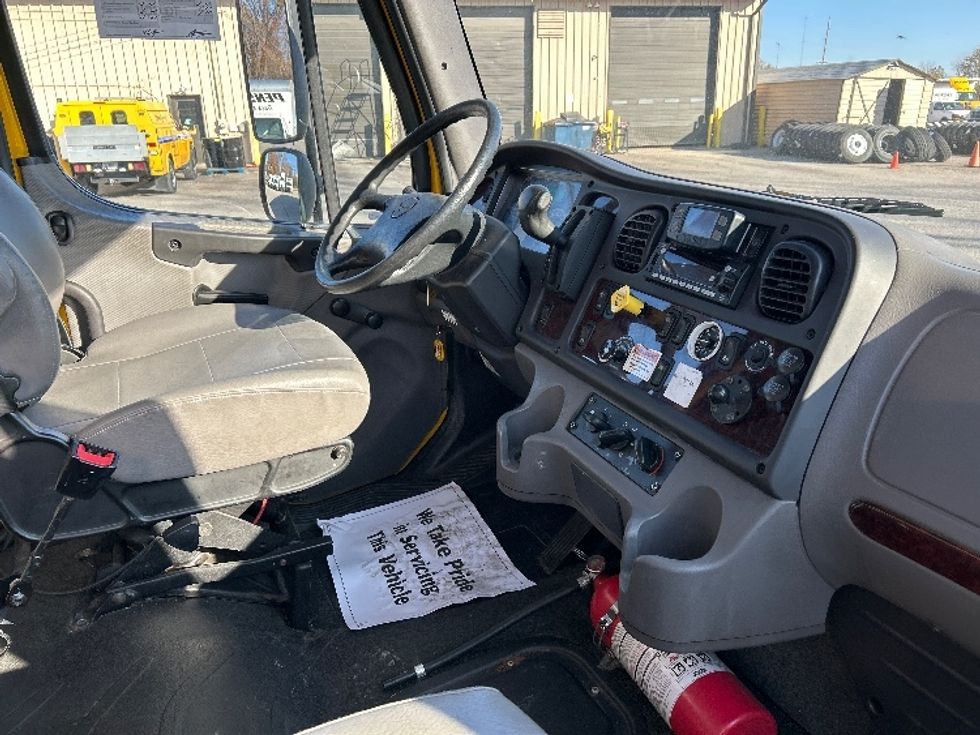 Medium Duty Box Truck-Light and Medium Duty Trucks-Freightliner-2022-M2-Jackson-TN-210,973\n\t\tmiles-$ 58,250 - Image 22