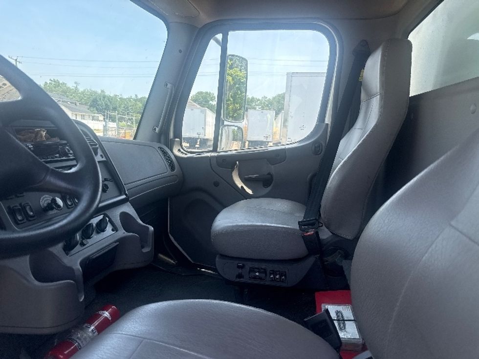 Medium Duty Box Truck-Light and Medium Duty Trucks-Freightliner-2022-M2-Jessup-MD-269,295\n\t\tmiles-$ 42,750 - Image 17