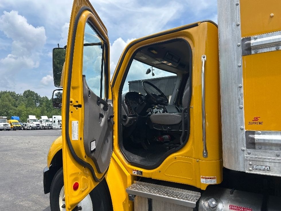 Medium Duty Box Truck-Light and Medium Duty Trucks-Freightliner-2022-M2-Jessup-PA-145,688\n\t\tmiles-$ 65,000 - Image 16
