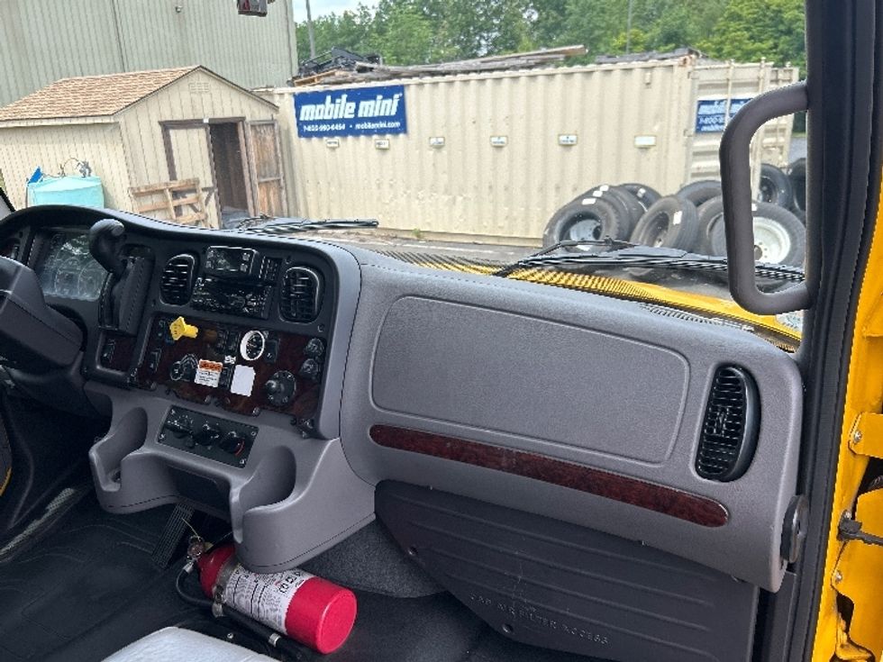 Medium Duty Box Truck-Light and Medium Duty Trucks-Freightliner-2022-M2-Jessup-PA-145,688\n\t\tmiles-$ 65,000 - Image 21