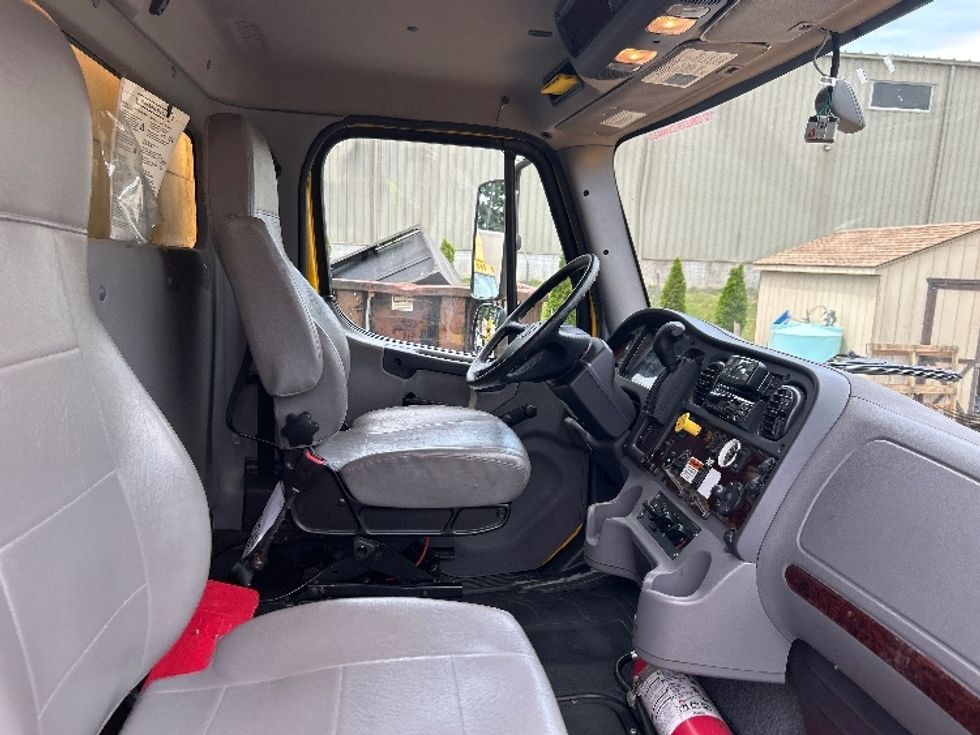 Medium Duty Box Truck-Light and Medium Duty Trucks-Freightliner-2022-M2-Jessup-PA-145,688\n\t\tmiles-$ 65,000 - Image 22