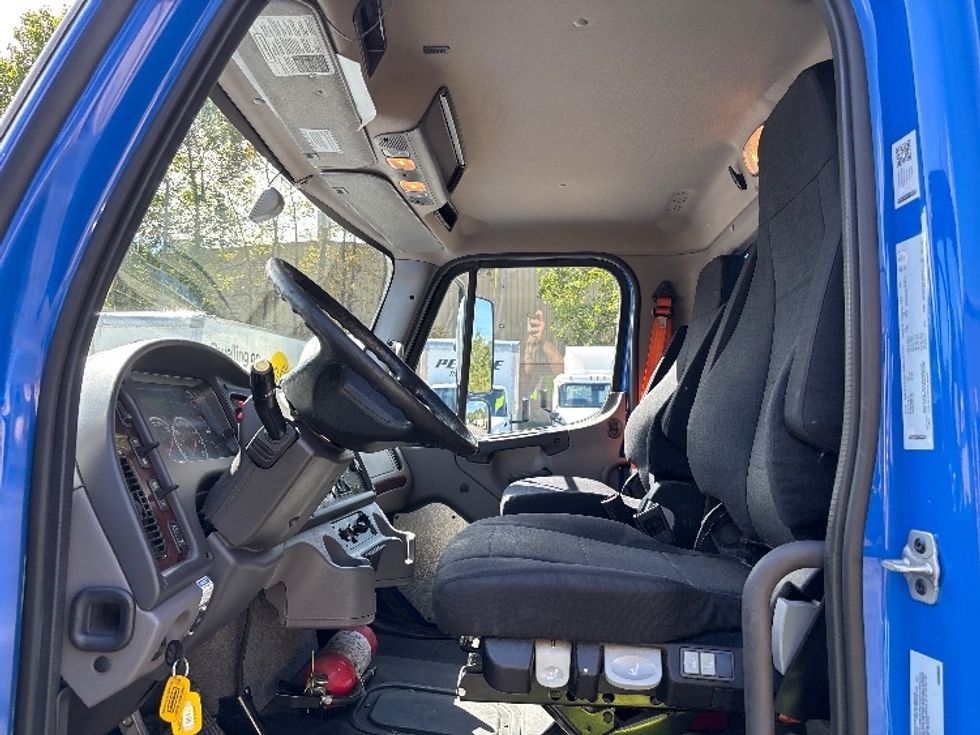 Medium Duty Box Truck-Light and Medium Duty Trucks-Freightliner-2022-M2-Jessup-PA-225,817\n\t\tmiles-$ 57,000 - Image 19