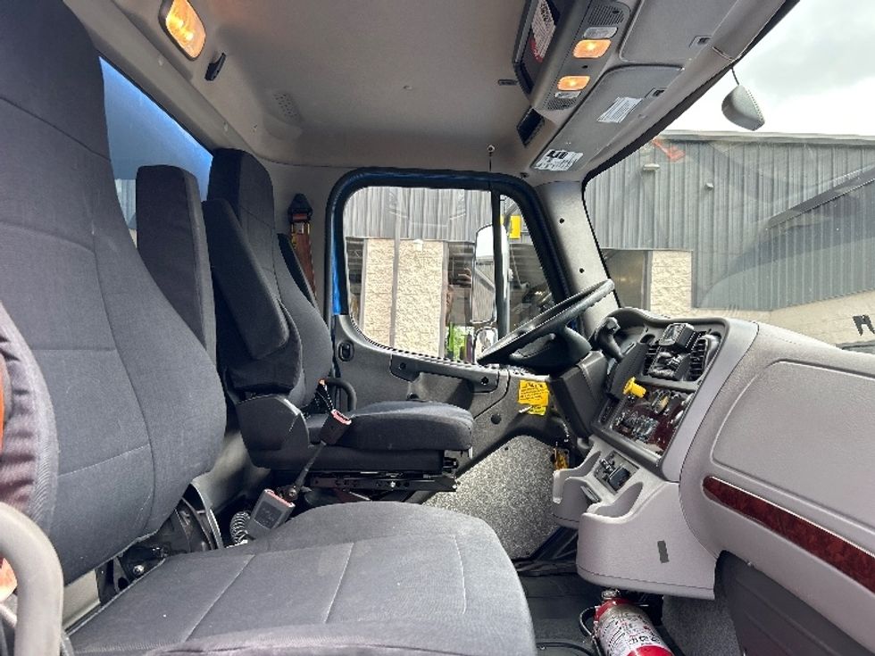 Medium Duty Box Truck-Light and Medium Duty Trucks-Freightliner-2022-M2-Jessup-PA-264,432\n\t\tmiles-$ 53,500 - Image 22