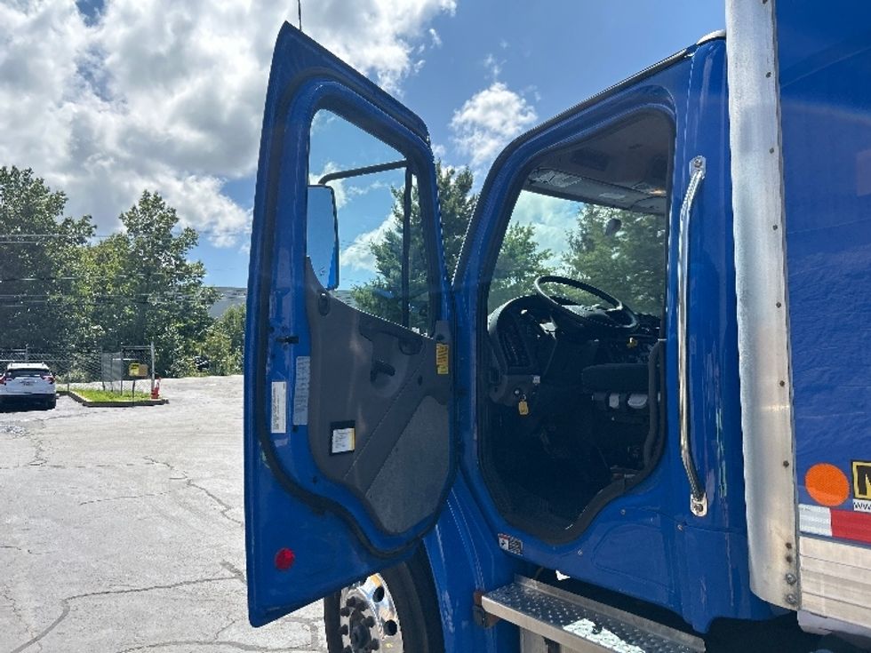 Medium Duty Box Truck-Light and Medium Duty Trucks-Freightliner-2022-M2-Jessup-PA-296,104\n\t\tmiles-$ 37,250 - Image 16